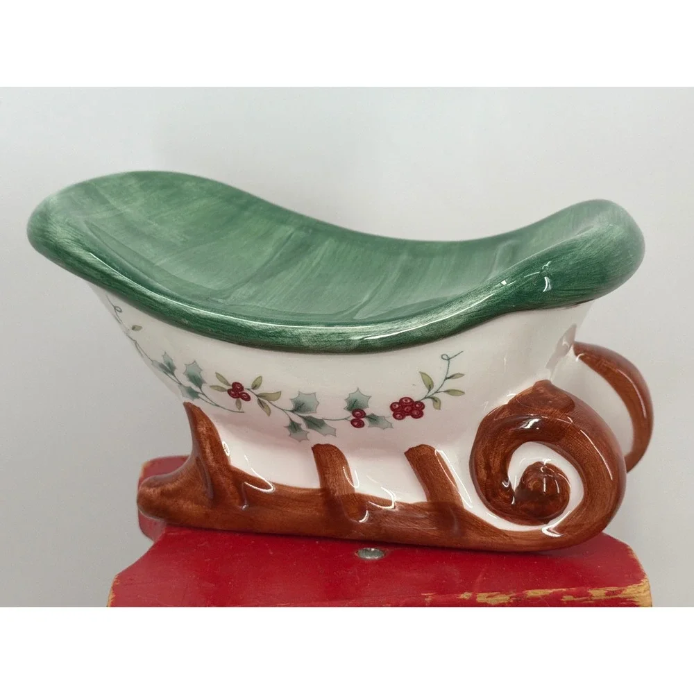 Pfaltzgraff Winterberry Ceramic Sleigh Soap Dish Christmas Holiday Decor 7 Inch